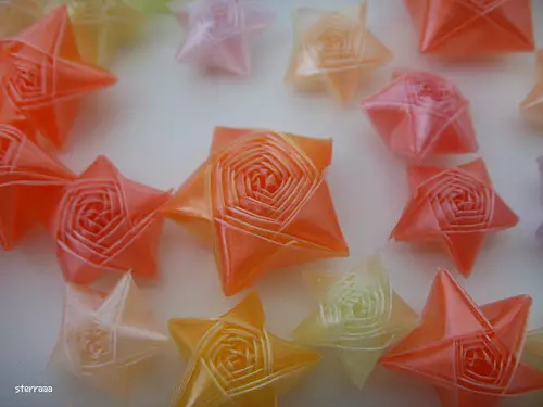 Origami yulduz qog'ozdan: Qanday qilib katta hajmli raqamni sxemalar va video bilan tuzish kerak