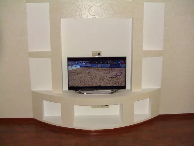 从石膏板的电视机下的利基，如何用自己的手制作墙