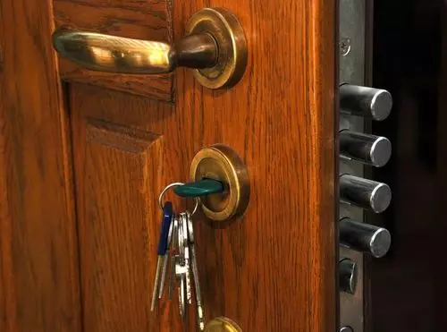 Kako odpreti, če je zaklepanje vrat zagon v apartmaju