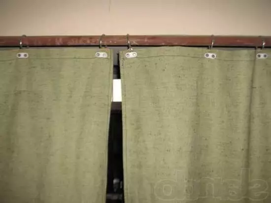 Cortinas en la puerta en el garaje: es necesario.