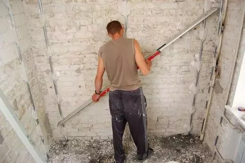 כיצד להתקין מגדלורים? התקנה נכונה של מגדלורים על הקיר מתחת לטיח
