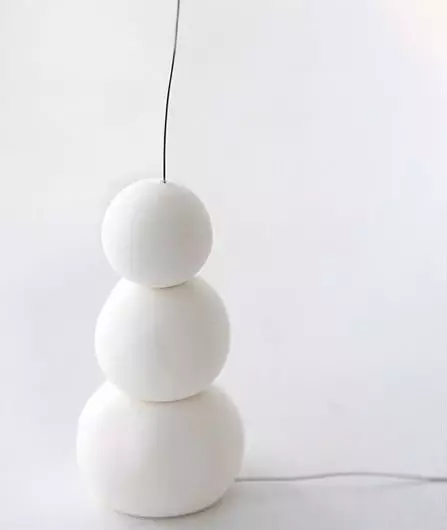 Snowmen ដោយដៃរបស់ពួកគេផ្ទាល់។ ថ្នាក់មេប្រាំ