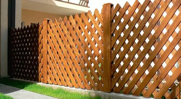 Cheap fence for giving. What is cheaper to make a fence?