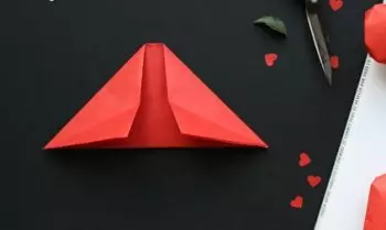 কাগজ Origami হৃদয়: একটি প্রকল্প এবং ভিডিও সঙ্গে কিভাবে করতে