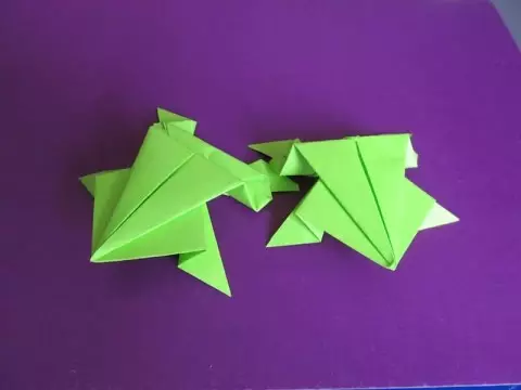 Origami Frog Paper til børn: Ordning med fotos og video af håndværk