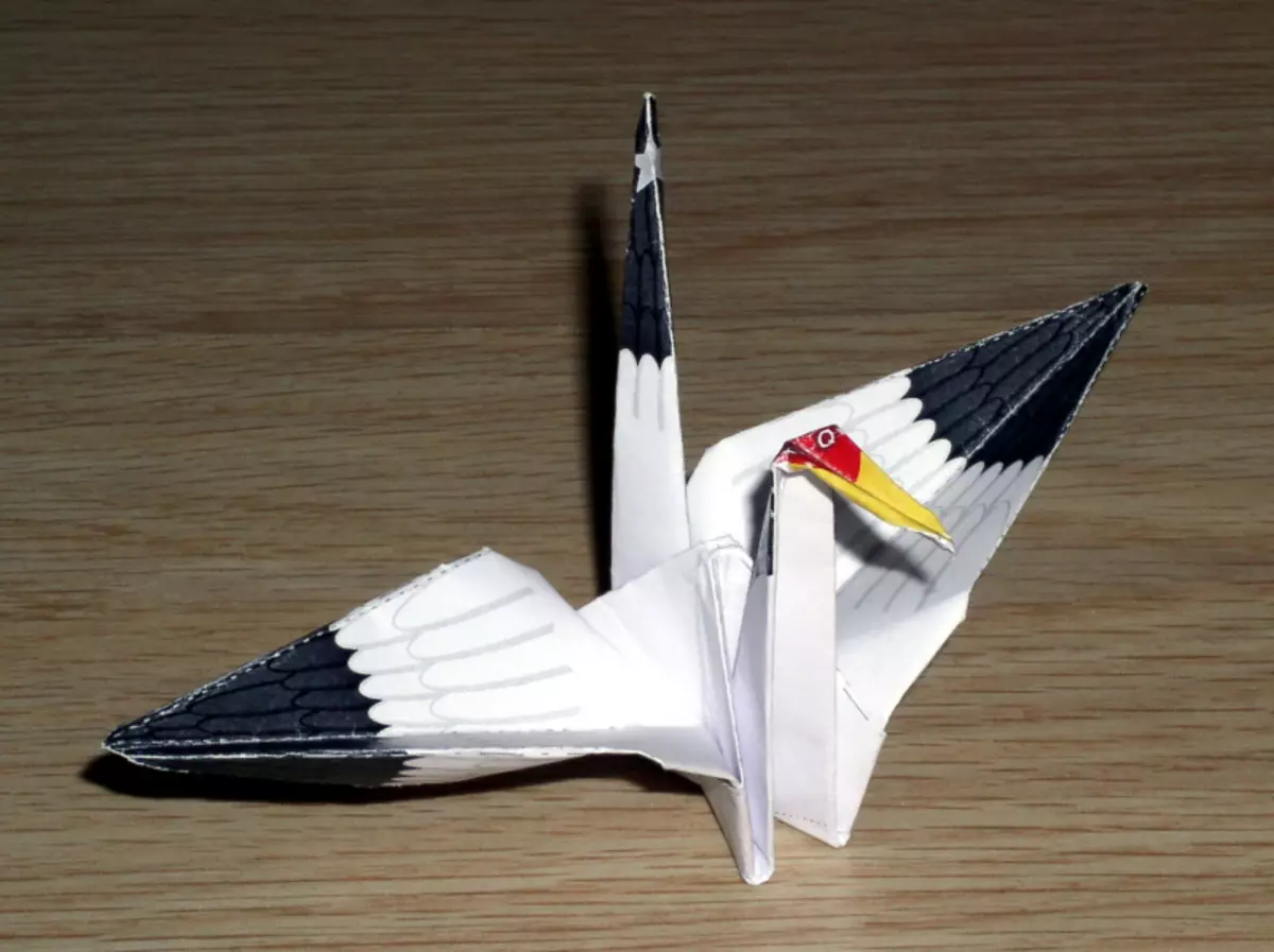 U-Origami Zhuravlik kusuka ephepheni ngezandla zakho: Isikimu esinesithombe nevidiyo