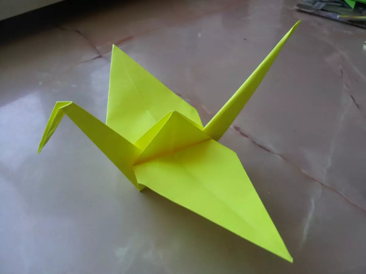 U-Origami Zhuravlik kusuka ephepheni ngezandla zakho: Isikimu esinesithombe nevidiyo