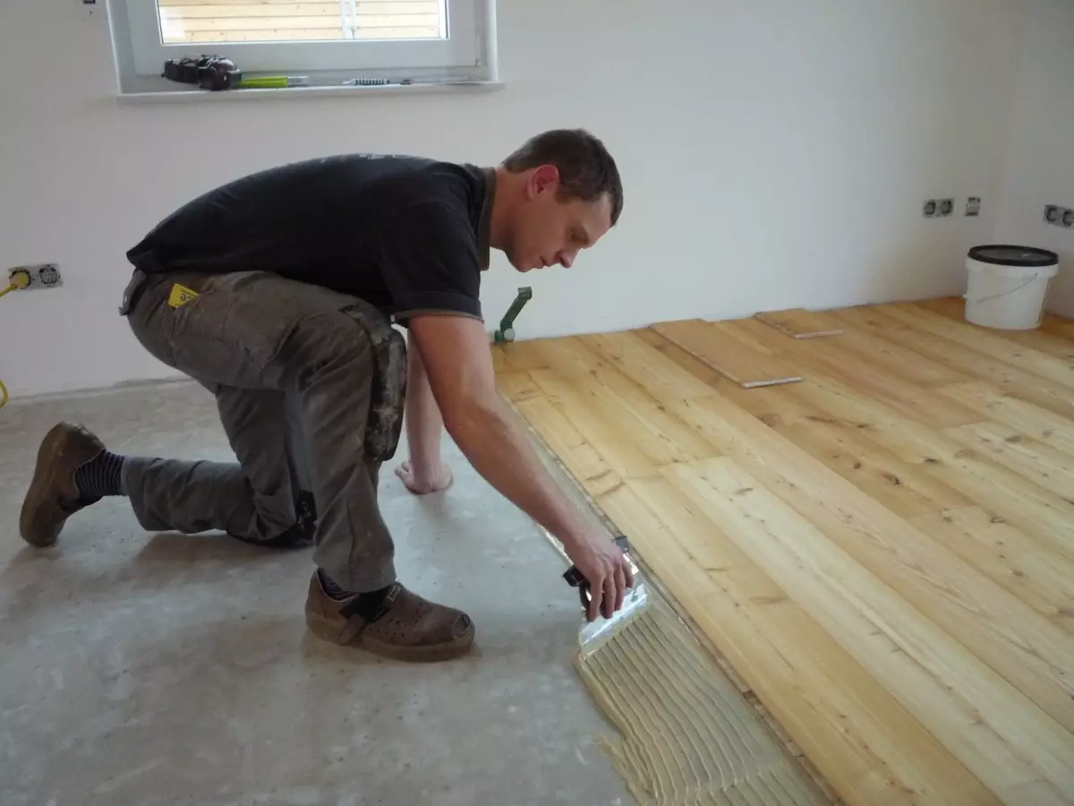 Hvad sker der, hvis du lægger et laminat til et ujævnt gulv?
