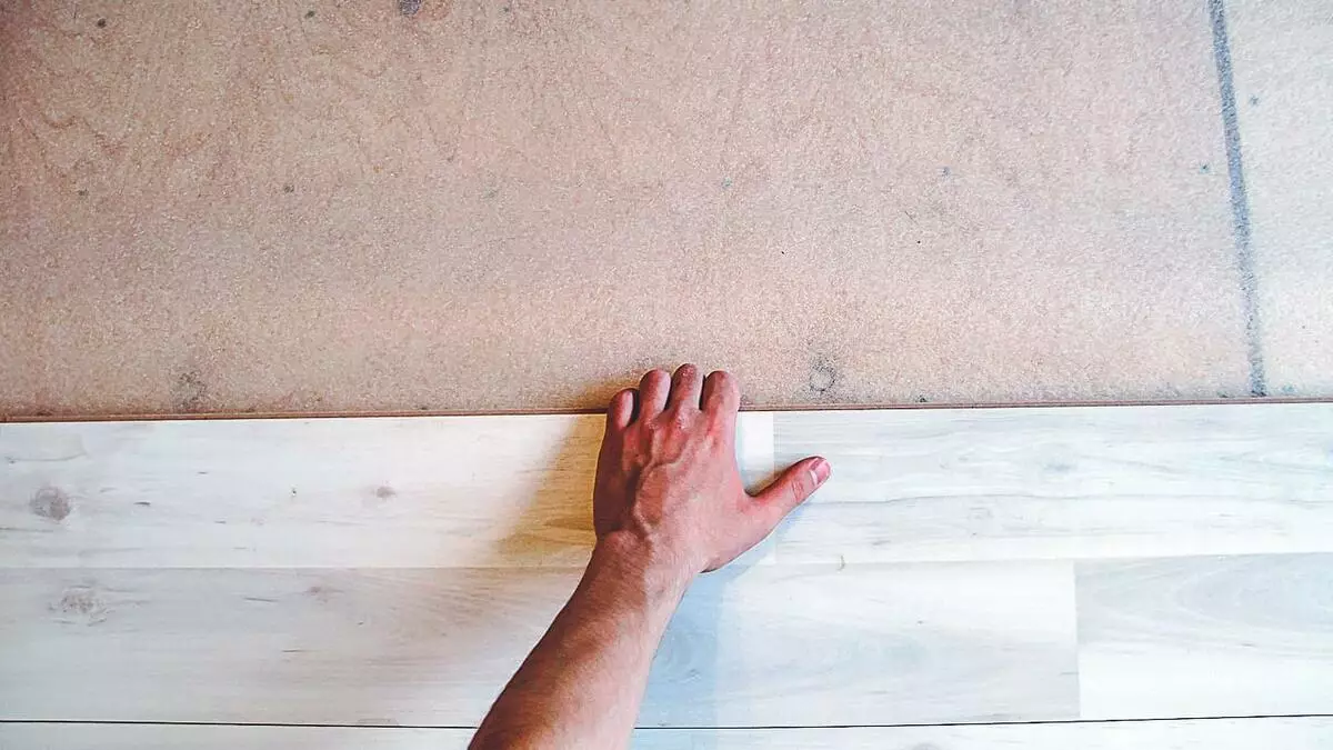 Apa yang terjadi jika Anda meletakkan laminasi untuk lantai yang tidak rata?