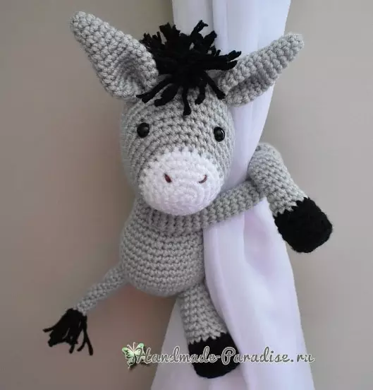 Knitted Donkey - Pickup alang sa mga kurtina sa usa ka nursery