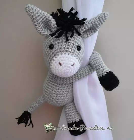 Knitted Donkey - khaws rau cov ntaub thaiv hauv chaw zov me nyuam