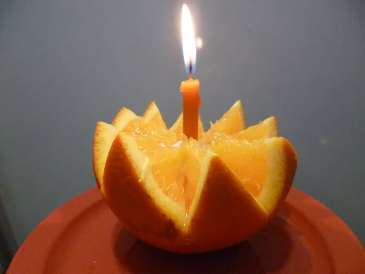 如何在新的一年中使用柑橘在一个公寓的设计中？