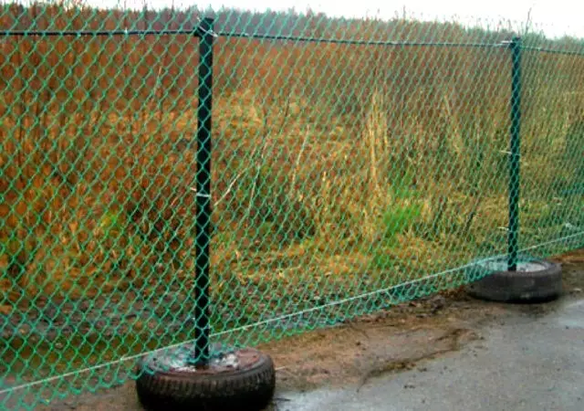 Điều gì làm cho hàng rào tạm thời trên một âm mưu trong một thời gian xây dựng?
