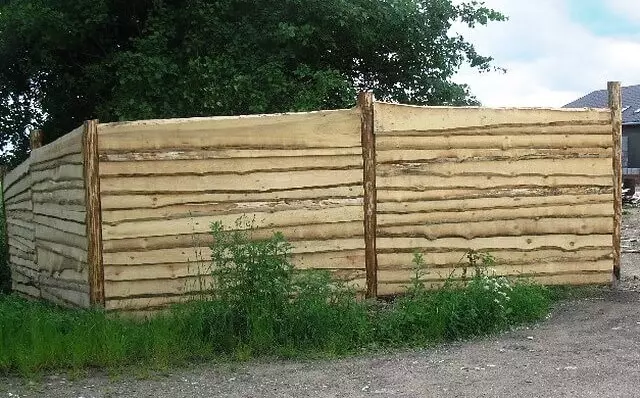 З чого зробити тимчасовий паркан-огорожу на ділянці на період будівництва?