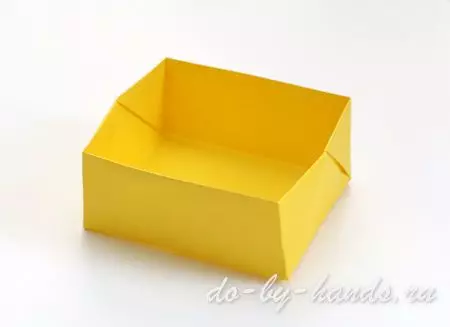 La caixa de paper d'origami ho fa amb una tapa i una sorpresa