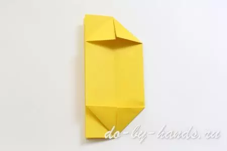 Casella di carta origami fai da te con un coperchio e una sorpresa