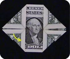 Origami av pengar: skjorta med slips och blommor med ett diagram och video