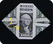 Origami z peněz: tričko s kravatou a květinami s diagramem a videem