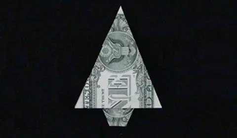 Origami ud af penge: skjorte med slips og blomster med et diagram og video