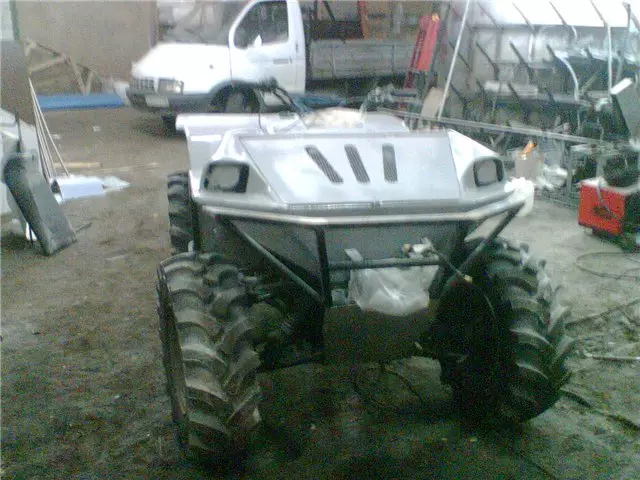 Quad Bike 4x4 miorina amin'ny Oka