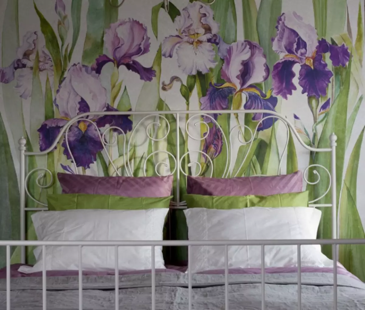 Wall mural Flowers in the interior: 100 photos of floral prints on the wall