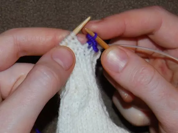 Girtina elastîk a loopên bi knitting û hewcedarî bi wêne û vîdyoyê