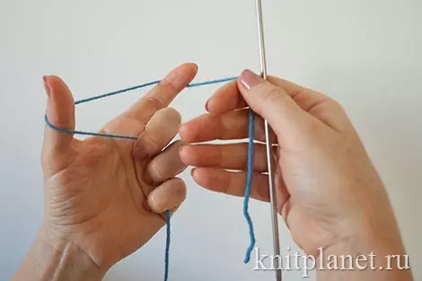Elastic set of hooks for circular crochet and knitting needles