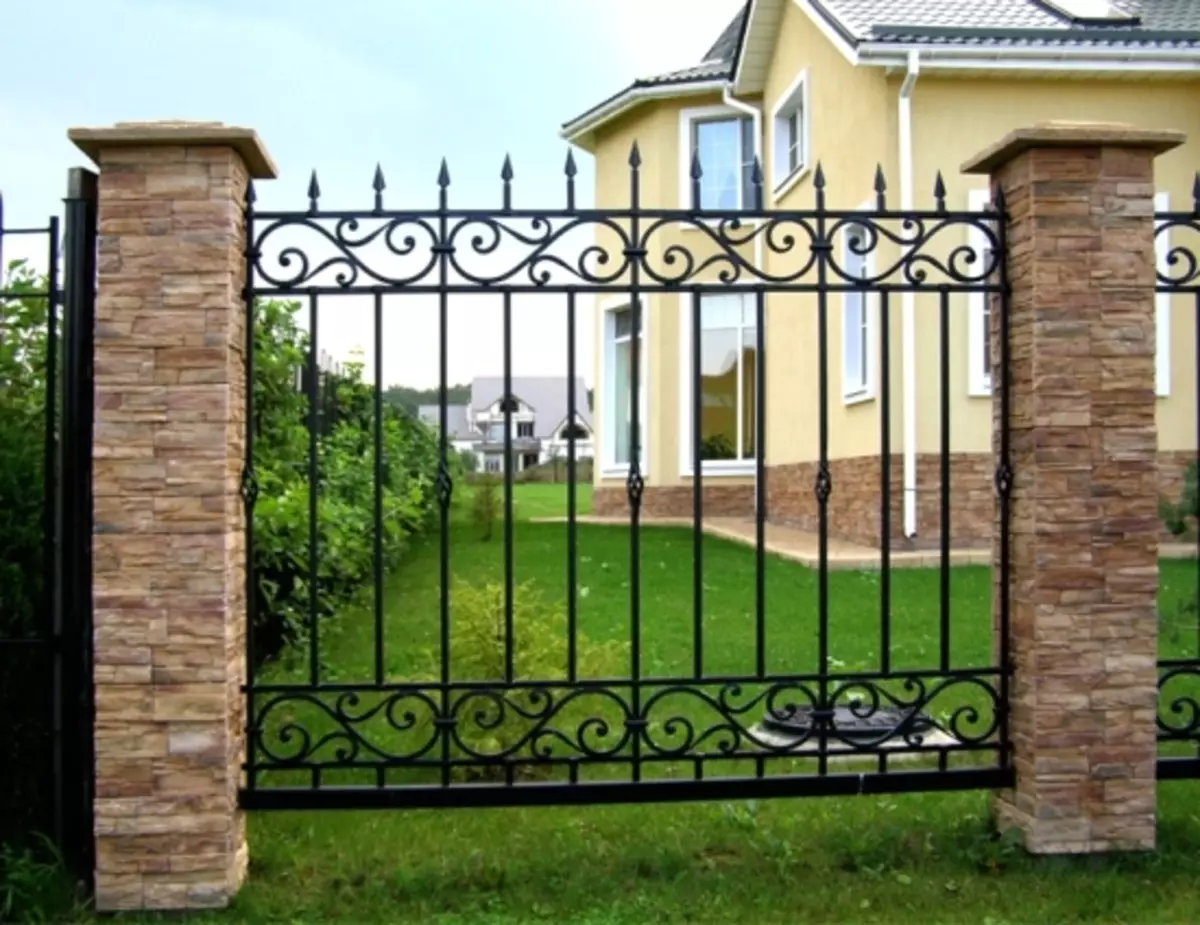 Forged fences - design options, photos of fences and gates with forging elements