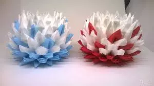 Schemes Origami soti nan napkin sou biwo: Mèt klas ak foto ak videyo