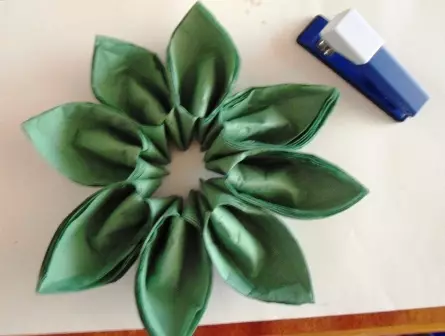 Skema Origami dari Napkins di Meja: Master Class dengan foto dan video