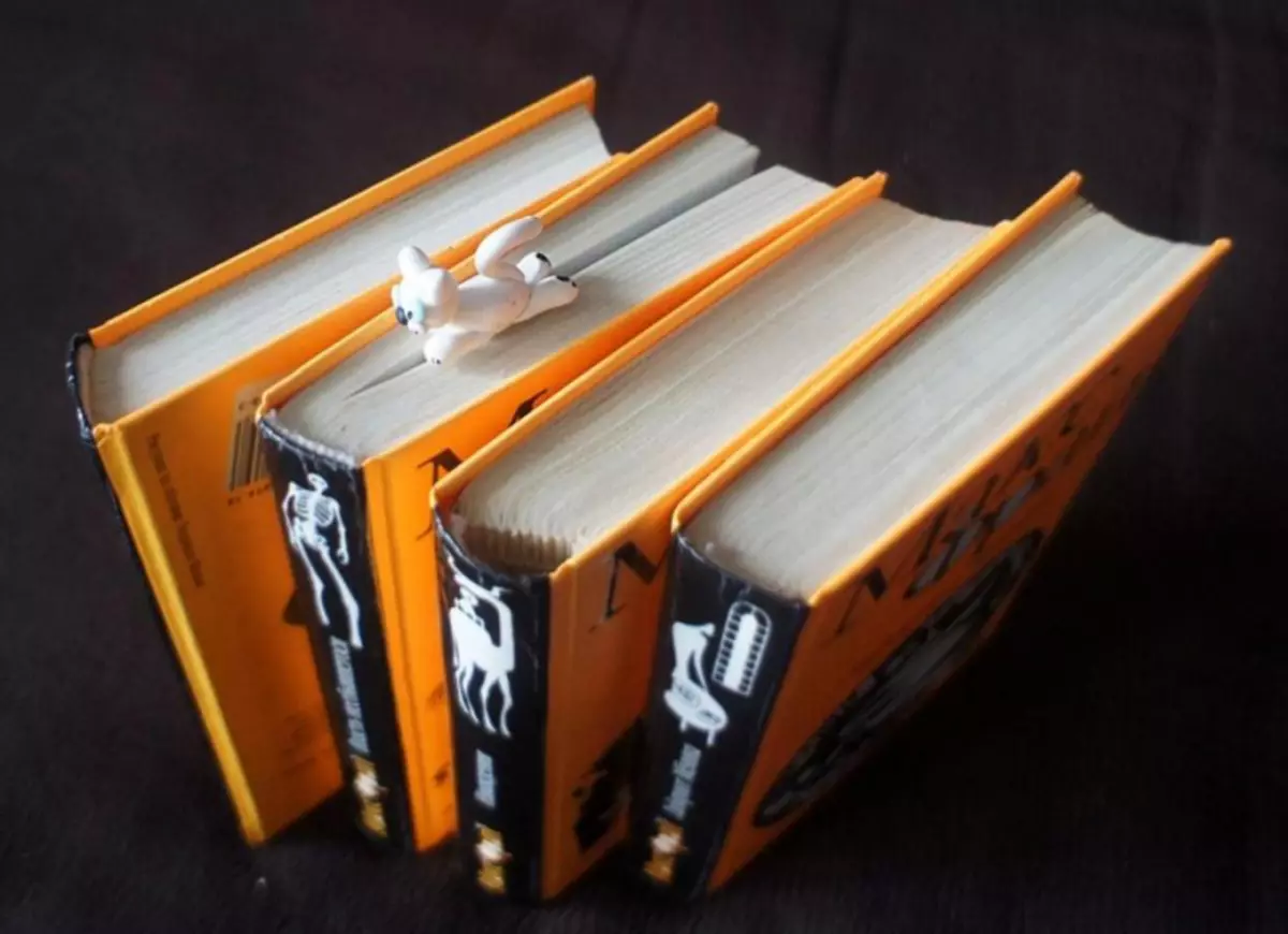 Bookmark για τα βιβλία με τα χέρια σας για παιδιά από πηλό πολυμερούς
