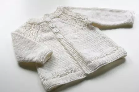 Knitting the regulated knitting for children on the example of a blouse for a child up to the year: CHEMA and description