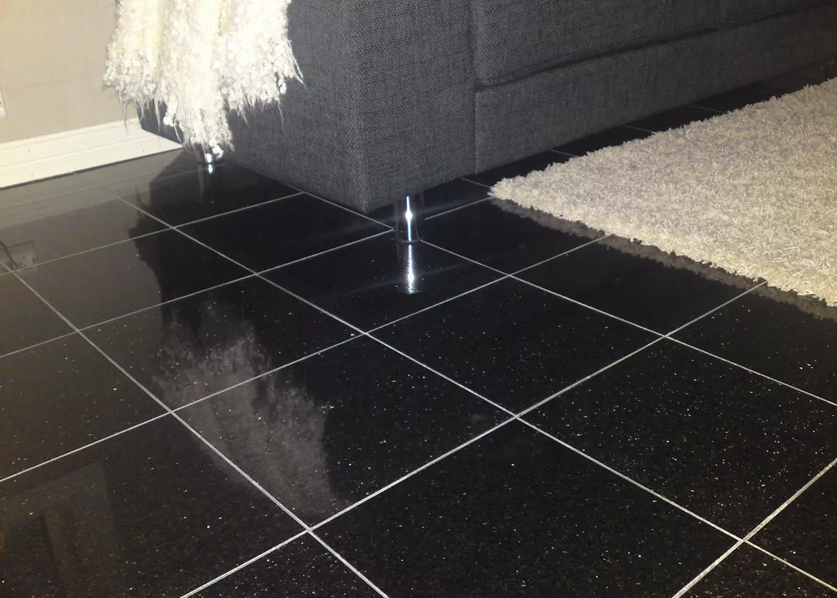 Зошто не треба да се користи црната плочка за да се заврши подот?