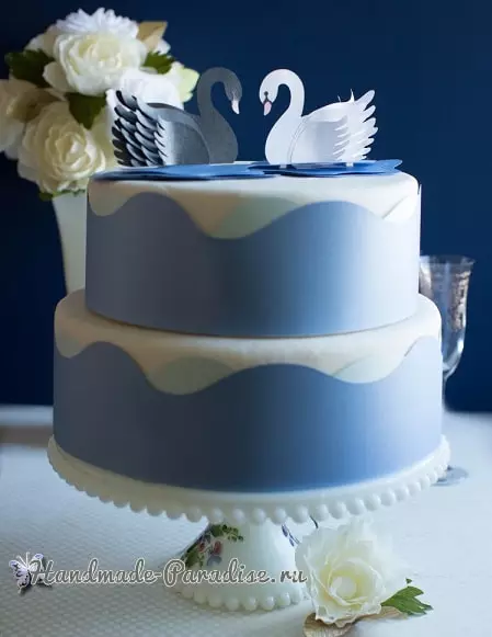 Papīra gulbji kāzu kūka
