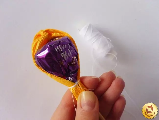 Cómo hacer un tulipán de papel con tus propias manos.