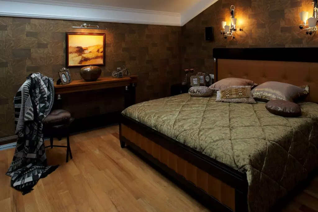 Nuansa bilik tidur gelap kecil: pemilihan kemasan dan perabot (+42 foto)