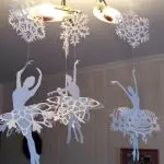 Homemade snowflakes sa dekorasyon ng apartment: Paano gamitin ito naka-istilong?