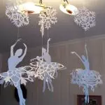 Copos de nieve caseros en la decoración del apartamento: ¿Cómo usarlo con estilo?