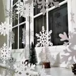 Tuisgemaakte sneeuvlokkies in die dekor van die woonstel: hoe om dit stylvol te gebruik?