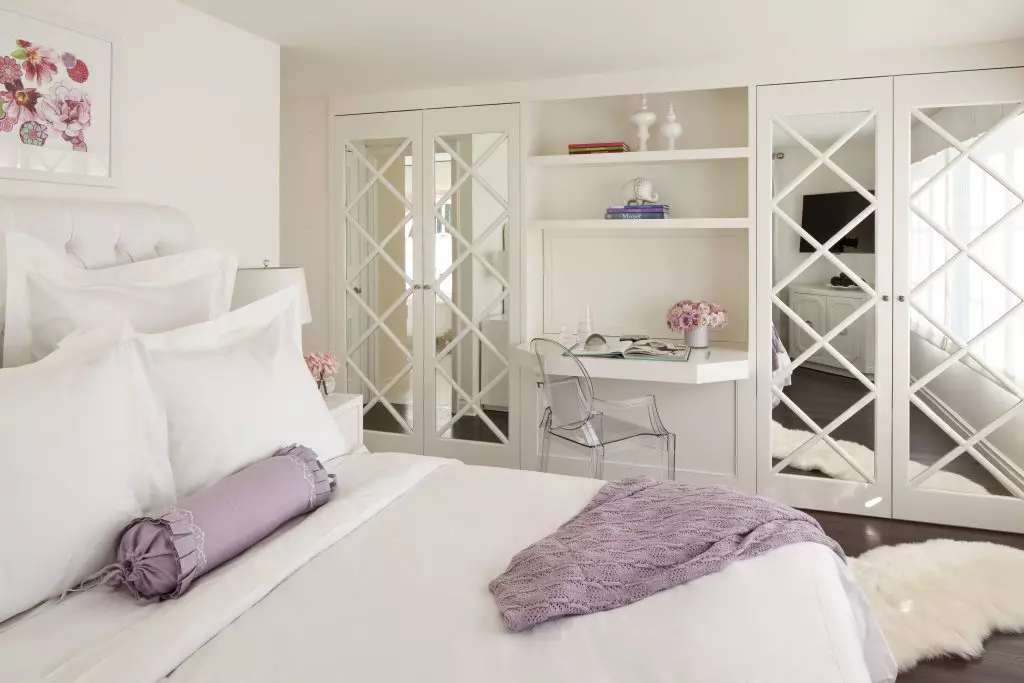 غرفة نوم مع غرفة خلع الملابس: صورة تصميم ونصائح على التصميم
