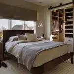 חדר שינה עם חדר הלבשה: תמונה של עיצוב וטיפים על עיצוב