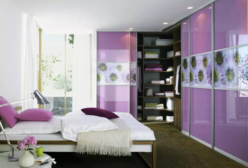 Slaapkamer met kleedkamer: foto van ontwerp en tips op het ontwerp