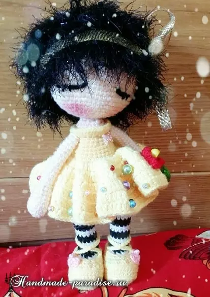 Modo lavorato a maglia per la bambola Amigurumi. Schemi