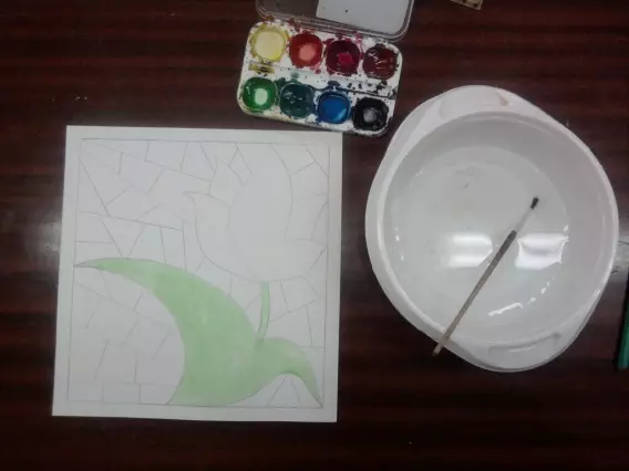 Kính màu trên giấy bằng tay của mình: Làm thế nào để vẽ với một mẫu