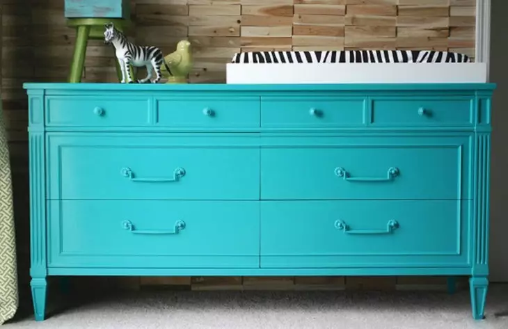 Välj färg för möbler och utföra restaurering med egna händer