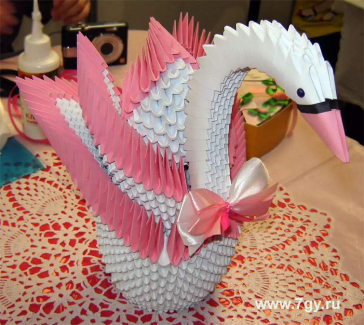 Origami modular: Swan për fillestar, diagram me video
