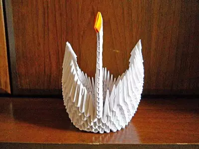 Hoe kinne jo in module meitsje foar origami: swan neffens it skema mei fideo fast en maklik