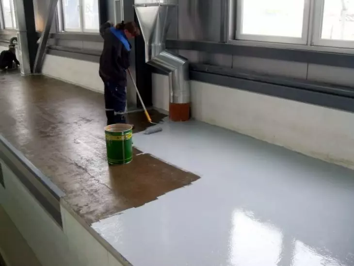Hurtigtørkende maling luktfri for gulvet i ditt landsted
