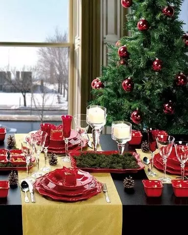 Tekstile për tabelën festive: mbulesë tavoline, napkins, gjurmët (40 foto)