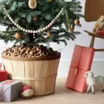Yapay bir Noel ağacının standını nasıl gizleyebilirim?